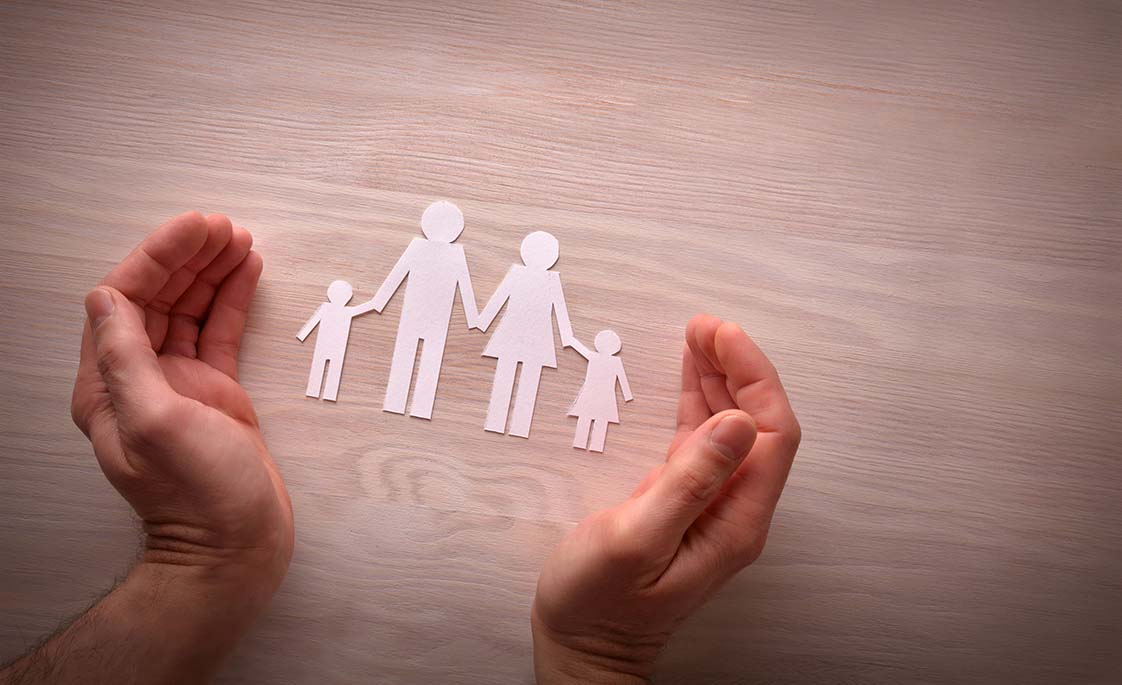 ¿Qué hace una directora o director de un centro de servicios sociales?